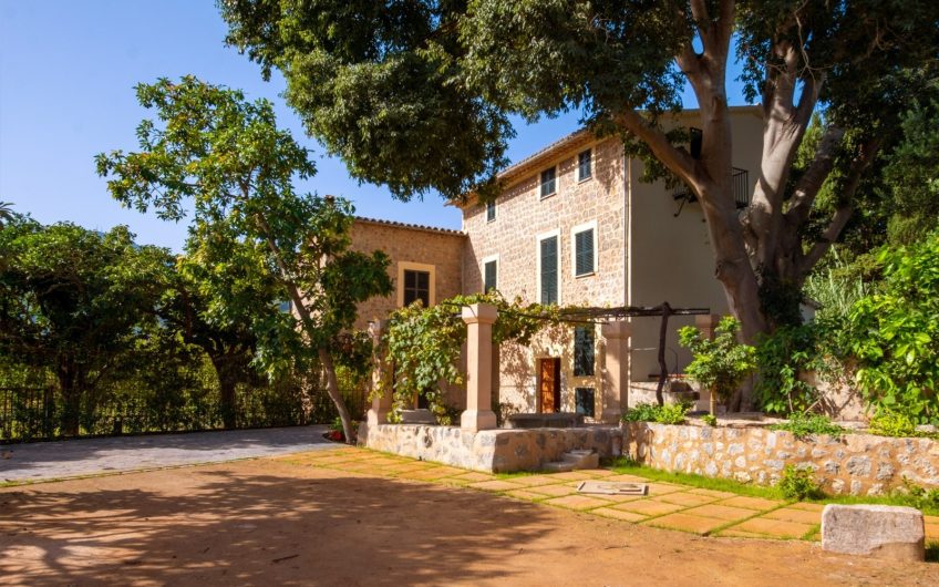 Finca reformada en venta en el puerto de Soller, cerca de Palma, Mallorca