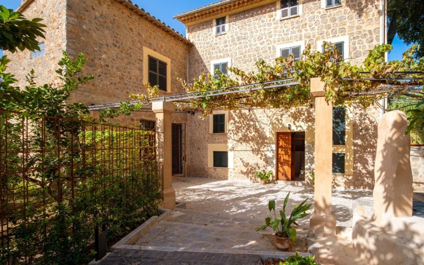 Finca reformada en venta en el puerto de Soller, cerca de Palma, Mallorca