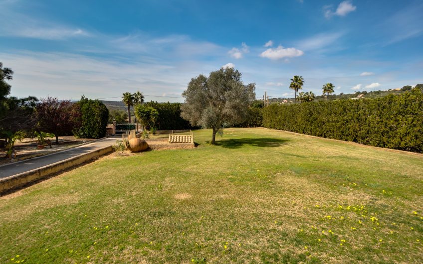 ENCANTADORA VILLA EN VENTA CON VISTAS ABIERTAS EN PUNTIRO, MALLORCA.