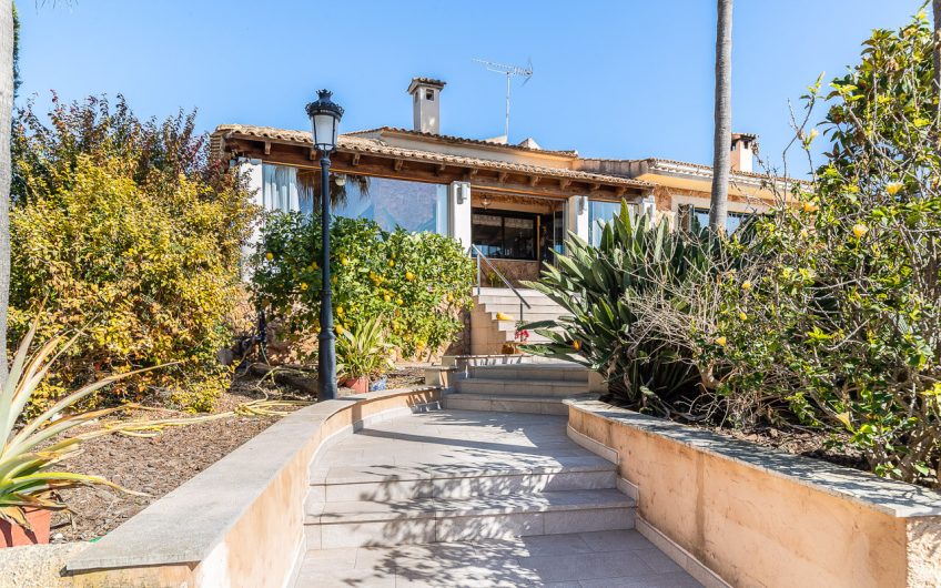 ENCANTADORA VILLA EN VENTA CON VISTAS ABIERTAS EN PUNTIRO, MALLORCA.