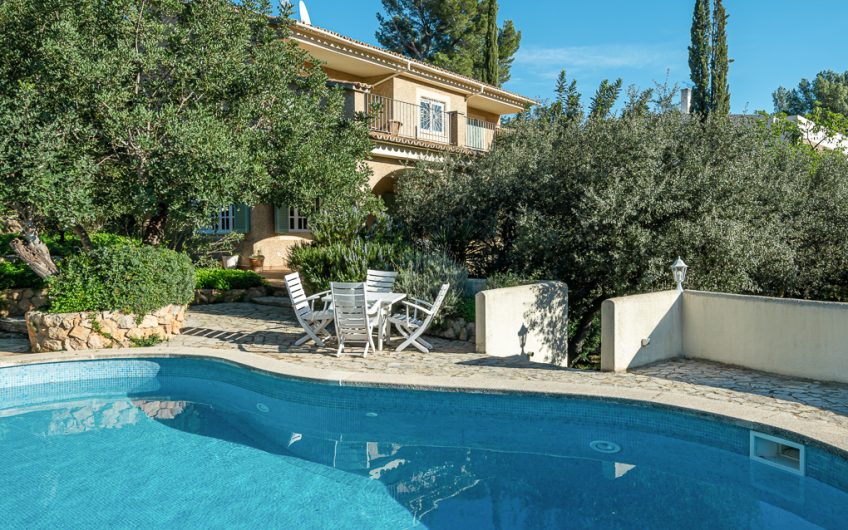 Great villa for sale with open views and separate apartment for sale in Puigpunyent, Mallorca